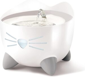 Fuente de agua para gatos eficiente.